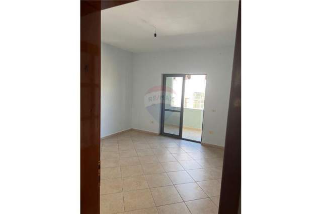 Tirane, jepet me qera apartament 2+1 Kati 3, 97 m² 300 Euro (Tek ish restorant Durresi)