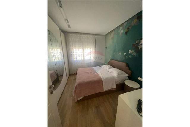 Tirane, jepet me qera apartament 2+1+BLK Kati 3, 105 m² 700 Euro (Bulevardi Zhan D'ark)