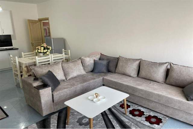 Tirane, jepet me qera apartament 2+1+BLK Kati 4, 85 m² 300 Euro (Te fresku)