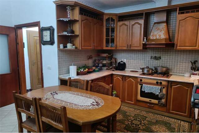 Tirane, shitet apartament 3+1+BLK Kati 2, 100 m²