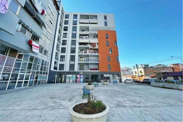 Tirane, jepet me qera ambjent biznesi Kati 1, 130 m² 500 Euro (Rruga Haxhi Hysen Dalliu)