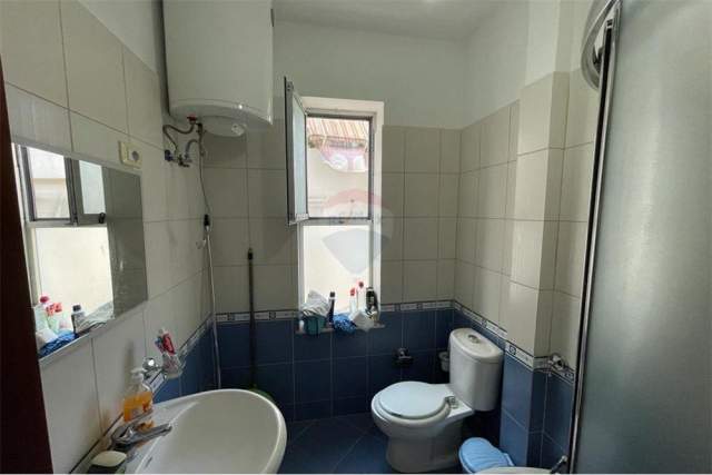 Tirane, shitet apartament 2+1+BLK Kati 2, 92 m² 140.000 Euro (Eleonora, Market Aldi)