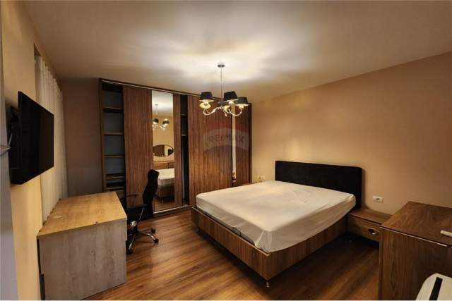 Tirane, jepet me qera apartament 2+1 Kati 2, 950 Euro