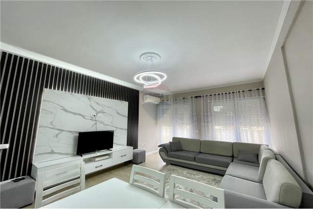 Tirane, jepet me qera apartament 2+1+BLK Kati 3, 110 m² 700 Euro (Rruga e Kavajes)
