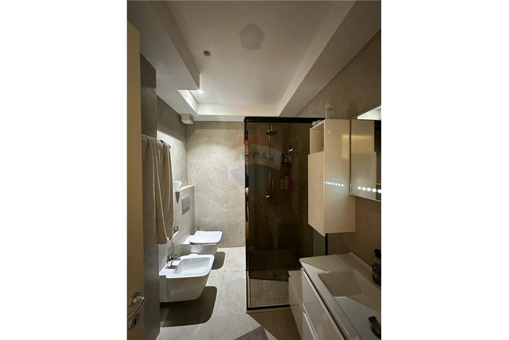 Shitet Apartament 3+1+ Post Parkimi  tek RRuga Elbasanit