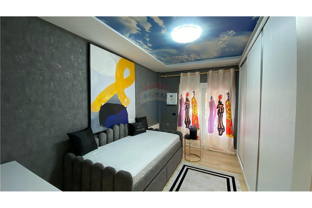 Shitet Apartament 2+1 tek Stacioni Trenit