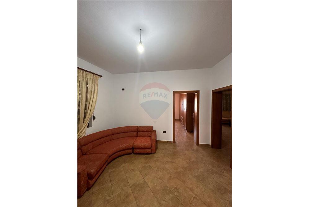Apartament 3+1+ post parkimi me qira ne Selite 40.000 Leke/Muaj