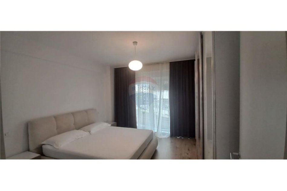 Jepet Apartament me qira  2+1 i mobiluar tek 21 Dhjetori