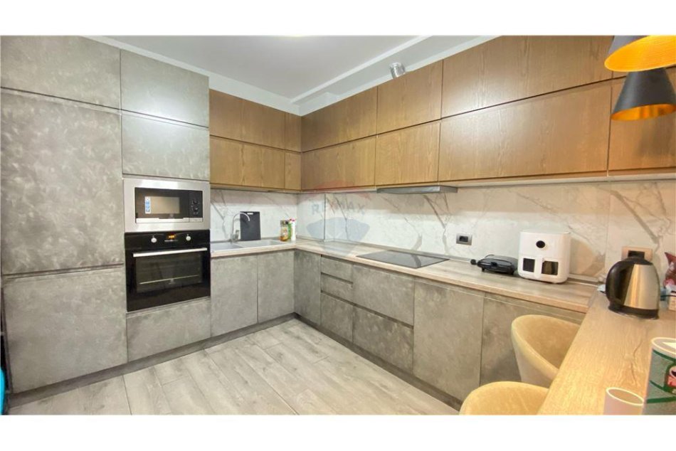 Apartament me qira 2+1 tek Rruga Elbasanit!