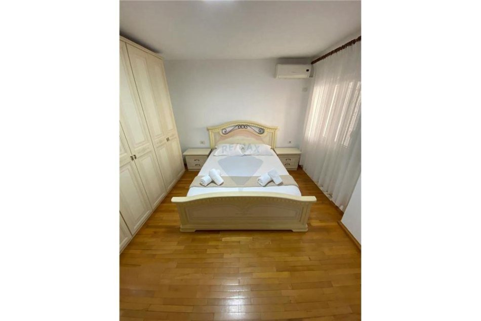 Shitet Apartament 2+1+2 tek LSI, Bllok