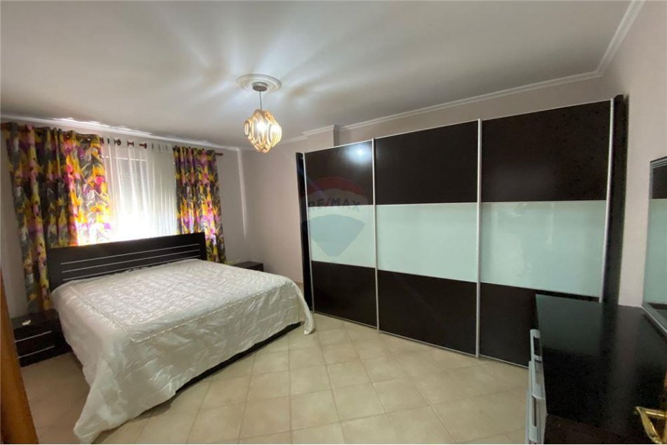 Tirane, jepet me qera apartament 2+1+Ballkon, Kati 5, 104 m² 600 € (Rruga e Durresit)