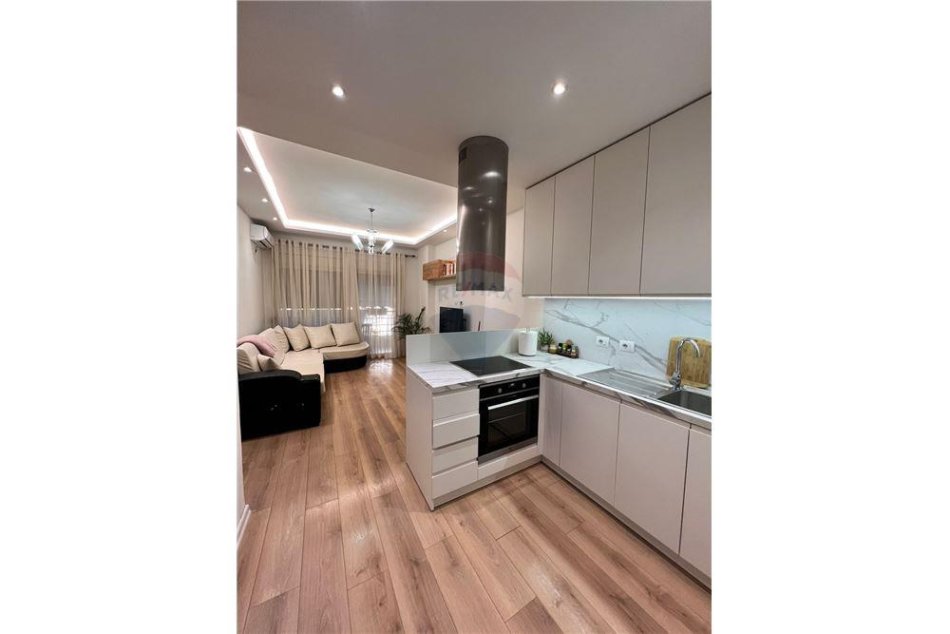 Tirane, shitet 1+1+Ballkon Kati 2, 65 m² 95.000 € (Teodor Keko)
