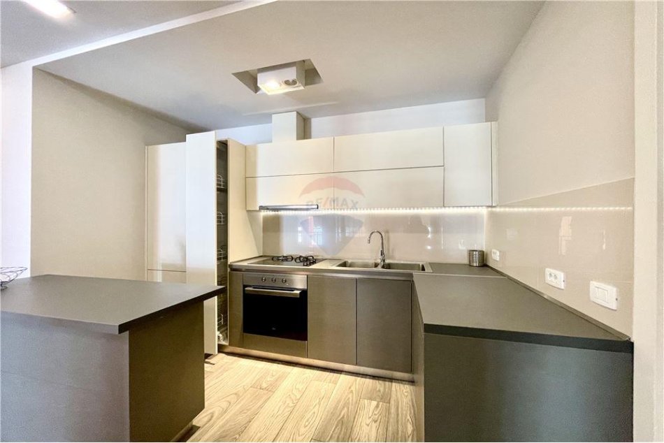Tirane, jepet me qera 1+1+Ballkon Kati 6, 70 m² 650 € (Kompleksi Delijorgji)