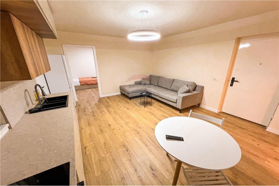 Tirane, shitet 2+1 Kati 4, 57 m² 140.000 € (9 Katshet, Qender)