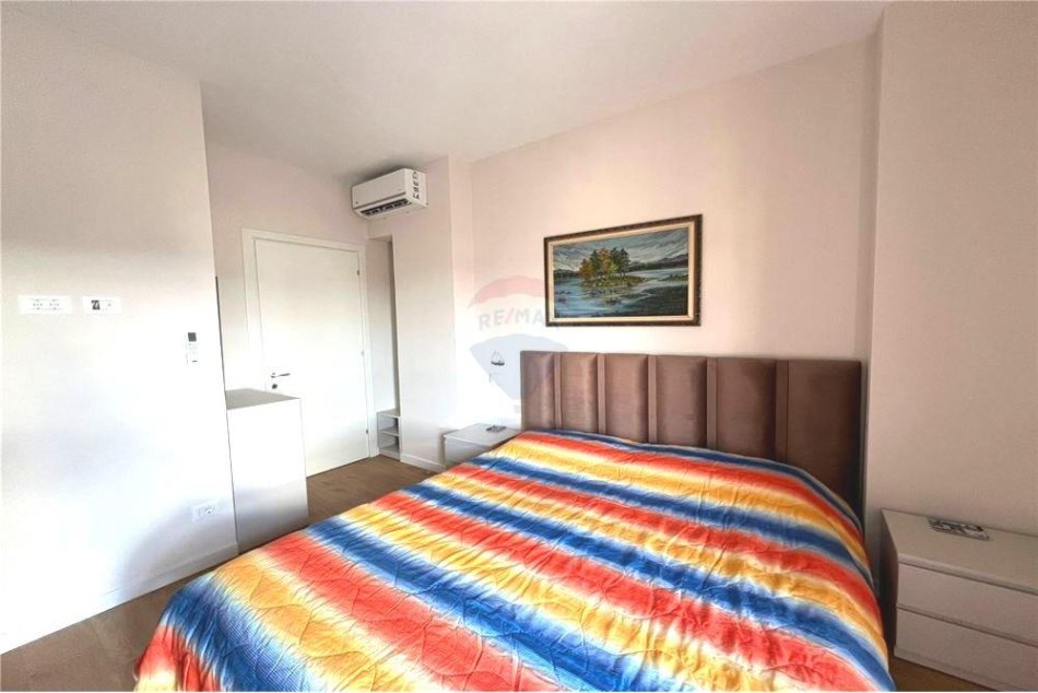 Tirane, jepet me qera apartament 2+1+Ballkon Kati 8, 105 m² 1.000 € (Rruga Myslym Shyri)