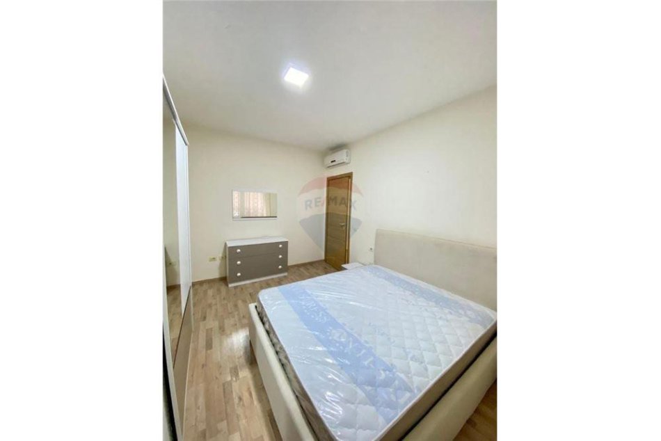 Tirane, jepet me qera 1+1 Kati 1, 65 m² 530 € (liqeni thate)
