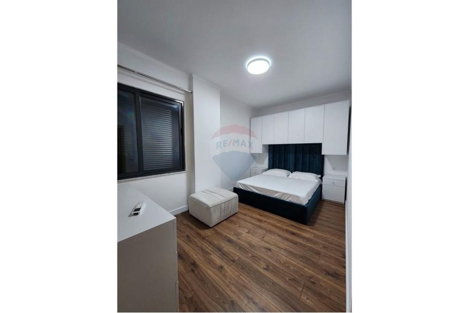 Tirane, jepet me qera 1+1+Ballkon , 500 € (Nela 6, Yzberisht)