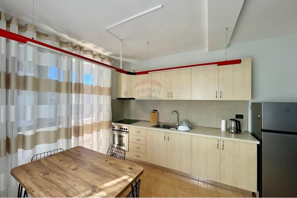 Tirane, jepet me qera 2+1+Ballkon Kati 4, 100 m² 700 € (Bllok)
