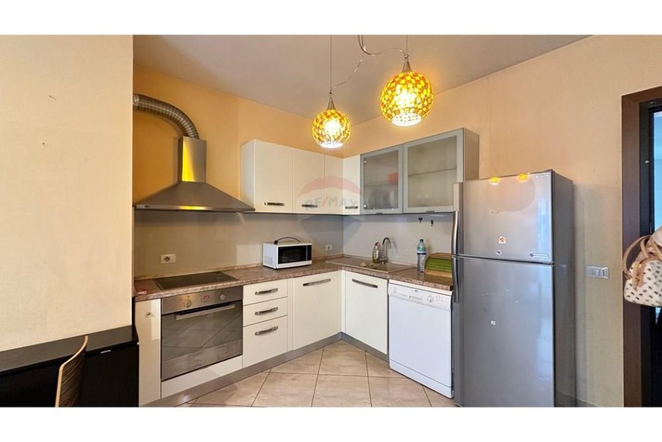 Tirane, jepet me qera apartament 1+1 , 69 m² 580 € (PAZARI I RI)