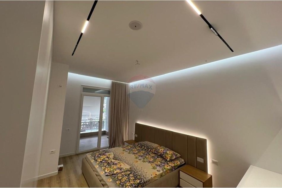 Tirane, shitet apartament 2+1 , (Kopshti Botanik)
