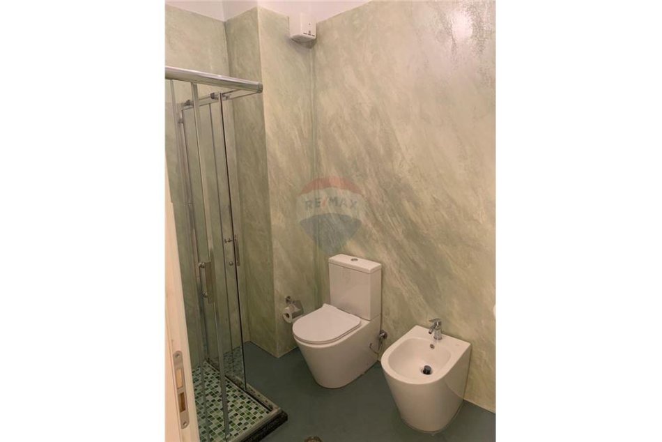 Tirane, jepet me qera apartament 2+1 Kati 4, 116 m² 500 € (LIQENI I THATE)