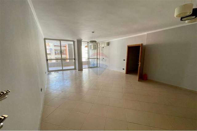 Tirane, jepet me qera zyre 117 m² 400 Euro (Kopshti Zoologjik)