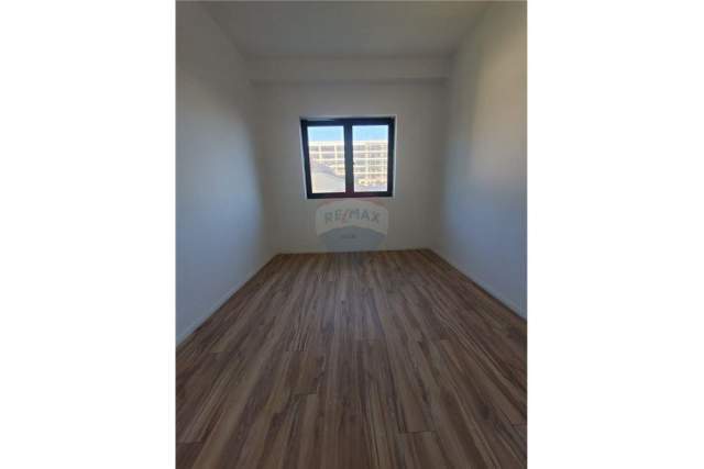 Tirane, jepet me qera ambjent biznesi Kati 1, 78 m² 600 Euro
