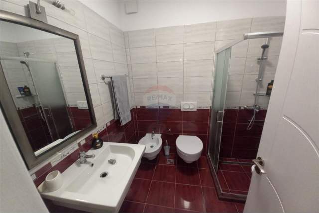 Tirane, jepet me qera apartament 2+1+BLK Kati 6, 1.000 Euro (Rruga e kavajes)