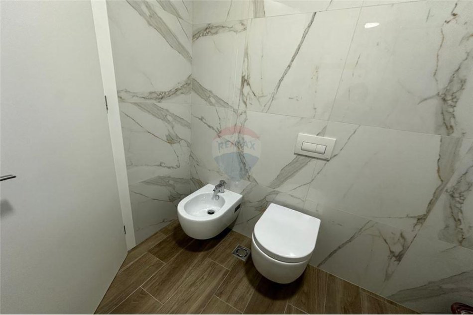 Tirane, jepet me qera apartament 1+1 Kati 3, 74 m² 650 € (RRuga kavajes)