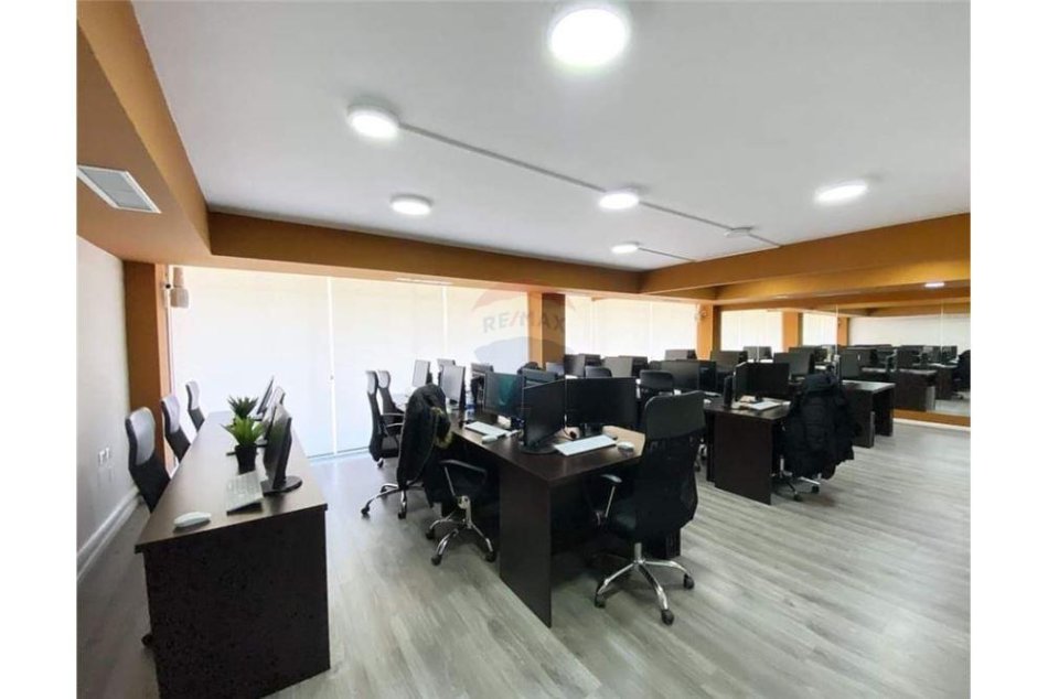 Tirane, jepet me qera zyre Kati 2, 174 m² 3.000 € (BLLOK)
