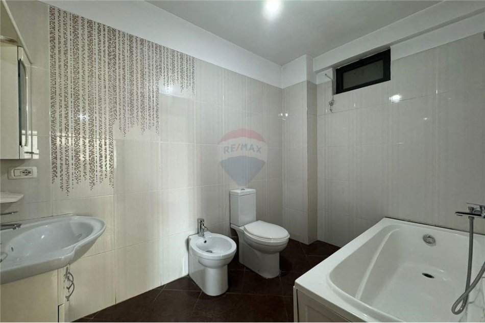 Tirane, jepet me qera apartament 1+1 Kati 6, 124 m² 500 € (Apartament për qira në Astir)