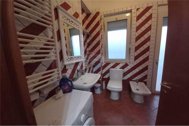 Tirane, jepet me qera Vile 2+1 Kati 2, 120 m² 580 Euro (Rruga myslm shyri)