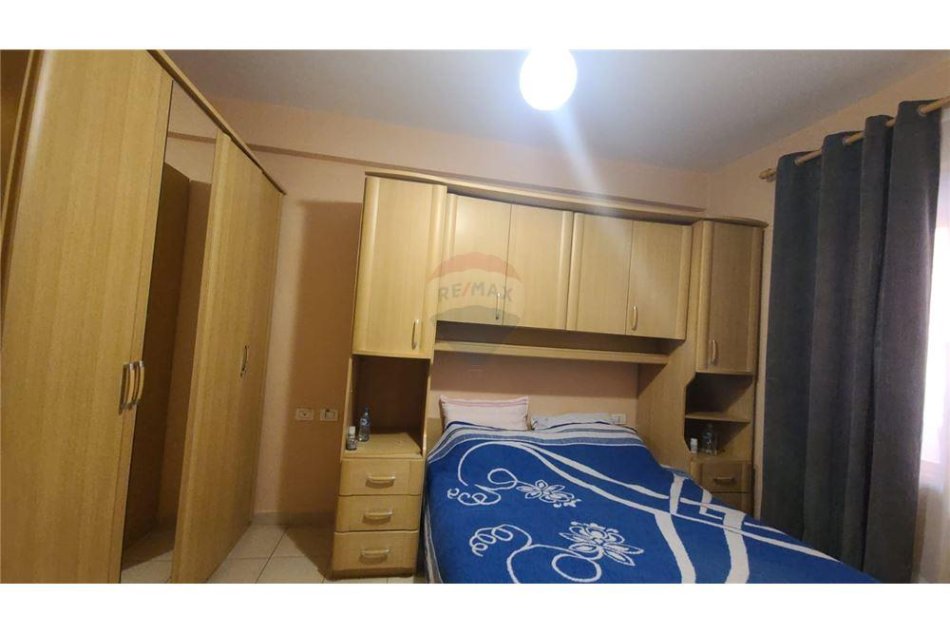 Tirane, jepet me qera apartament 1+1 Kati 2, 65 m² 500 € (Rruga Ndrek Luca)