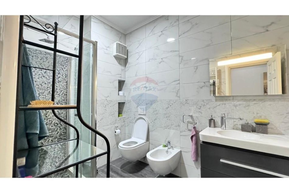 Tirane, jepet me qera apartament 1+1+Aneks+Ballkon , 90 m² 500 € (Fresku)