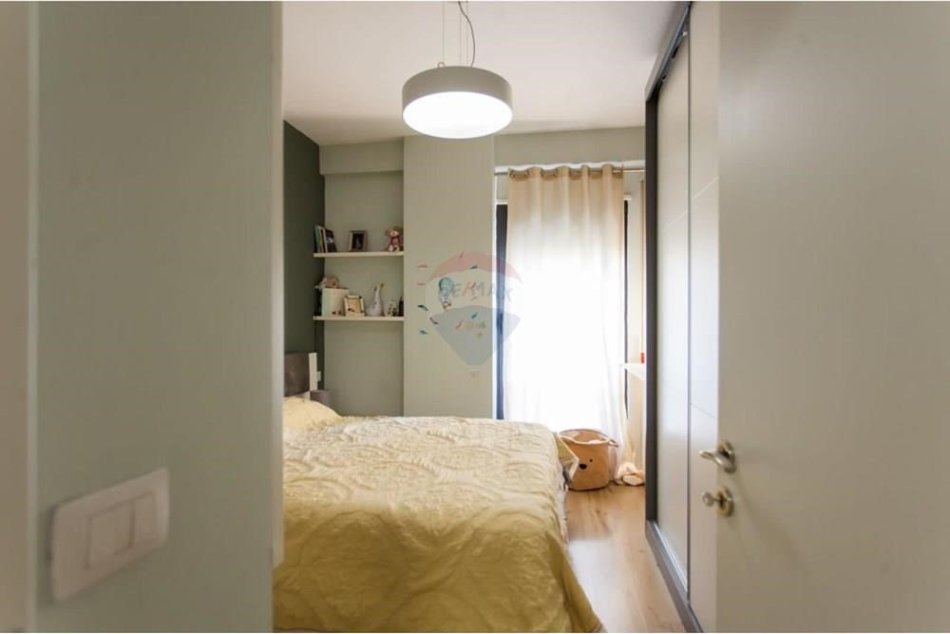 Tirane, jepet me qera apartament 1+1 , 60 m² 600 € (Apartament 1+1 Me Qira Tek Pazari I Ri)