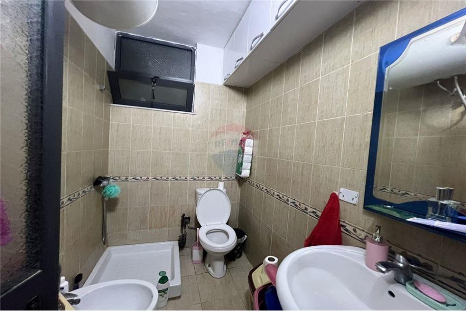 Tirane, shitet apartament 2+1 Kati 2, 85 m² 116.000 € (Rruga 5 Maji - Tregu i Madh)