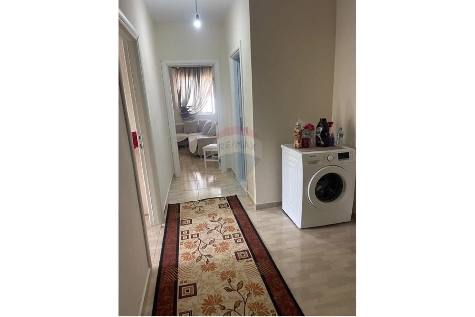 Tirane, shitet apartament 2+1 Kati 5, 87 m² 100.000 € (Shitet apartament 2+1, tek Fresku pranë bar Deus.)
