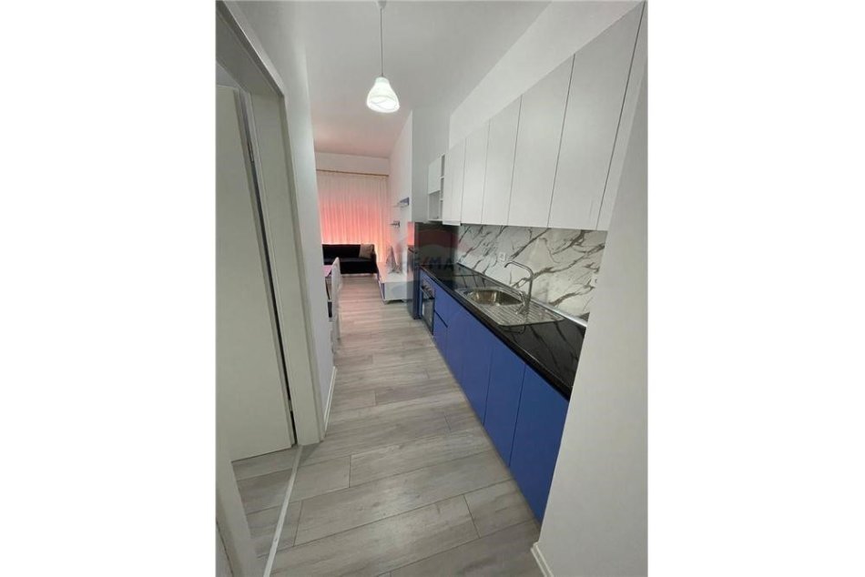 Tirane, jepet me qera apartament 2+1 Kati 4, 90 m² 450 € (Apartamenti ndodhet tek Kompleski Mangalem.)