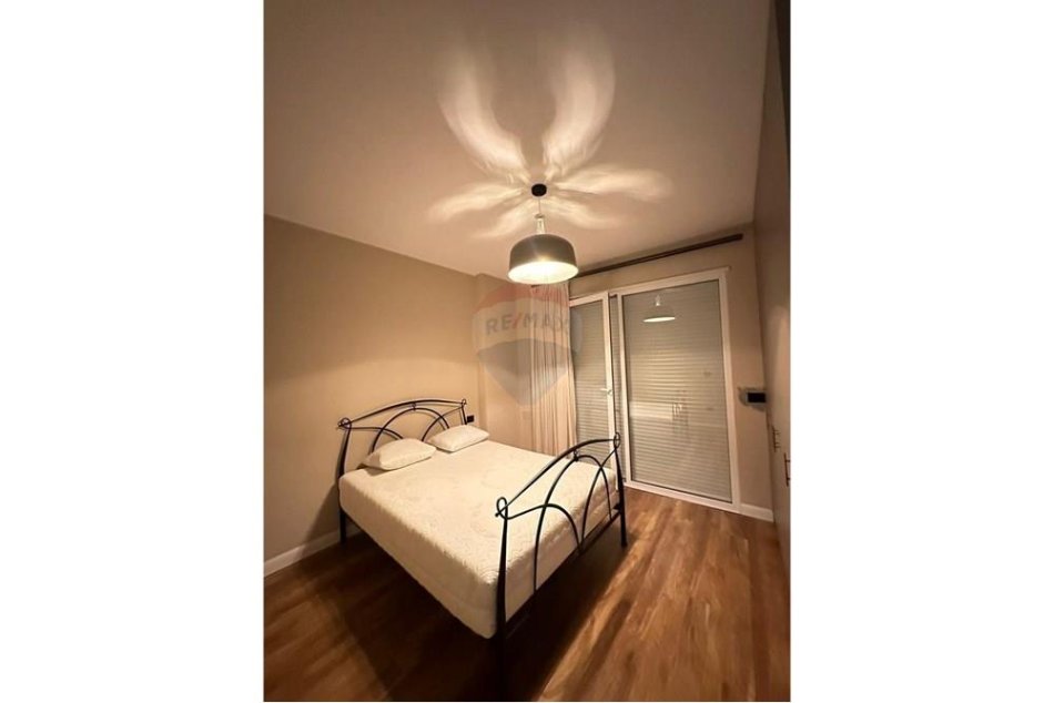 Tirane, jepet me qera apartament 1+1 , 70 m² 550 € (Kopshti Zoologjik)