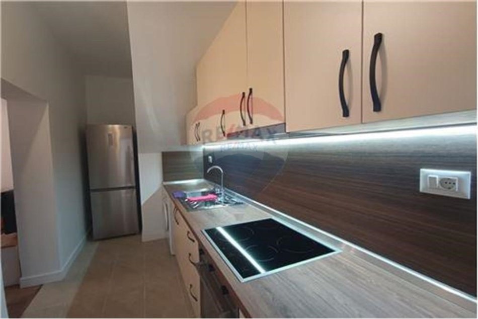 Tirane, jepet me qera apartament 2+1 Kati 2, 101 m² 600 € (Apartament 2+1+2 me qera tek Mine Peza)