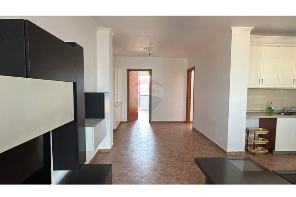 Tirane, jepet me qera apartament 2+1 , 100 m² 600 € (Pazari i Ri, Rruga Tefta Tashko,)