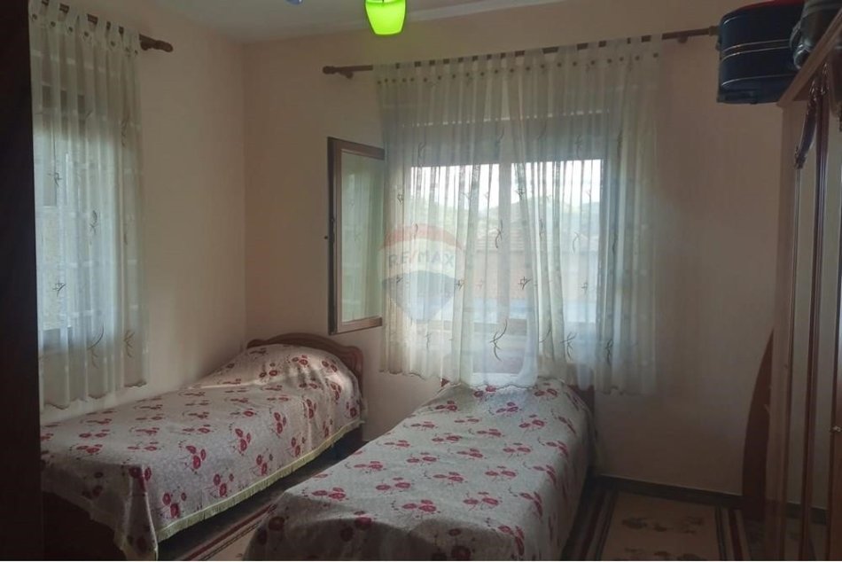 Tirane, shitet apartament 2 Katshe Kati 2, 300 m² 320.000 € (VILE DY KATE PER SHITJE NE KOMBINAT!)