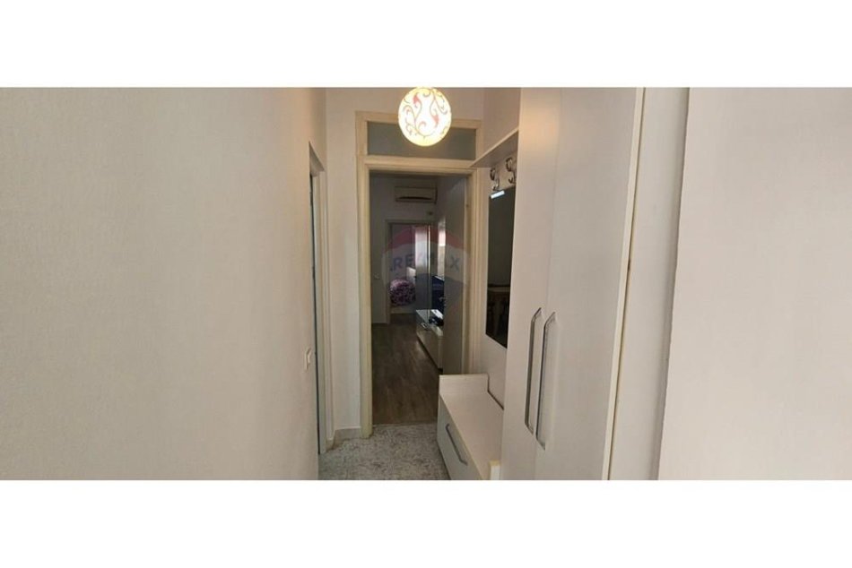 Tirane, jepet me qera apartament 1+1 , 50 m² 400 € (Rruga Ali Demi)