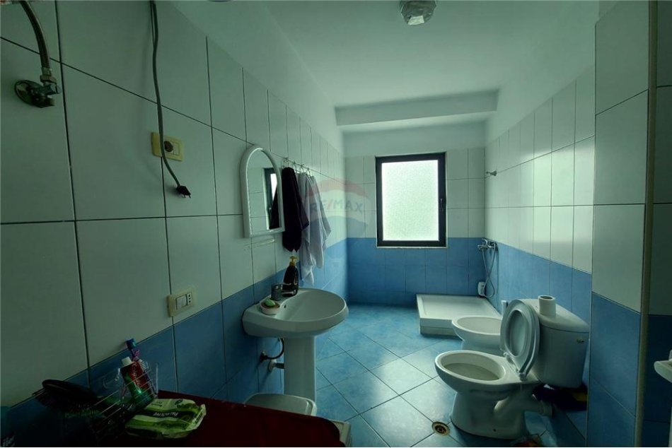 Tirane, jepet me qera apartament 2+1 Kati 1, 115 m² 350 € (Rruga Agon - Laprakë)