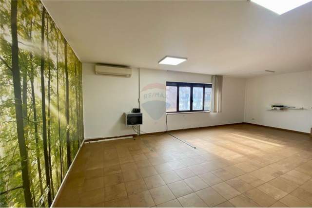 Tirane, jepet me qera zyre Kati 9, 94 m² 400 Euro (Rruga e Barrikadave)