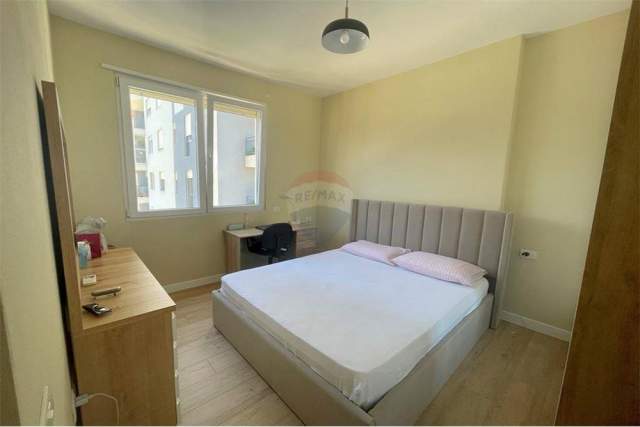 Tirane, jepet me qera apartament 2+1+BLK Kati 4, 86 m² 550 Euro (Rruga e Dafinave)