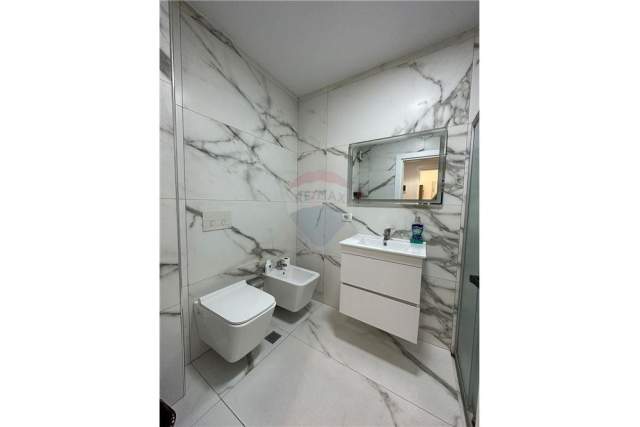 Tirane, jepet me qera apartament 2+1+BLK Kati 2, 80 m² 550 Euro