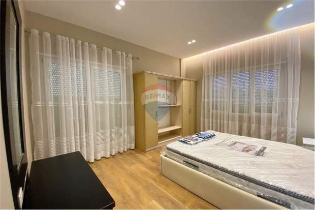 Tirane, jepet me qera apartament duplex 2+1+BLK Kati 4, 107 m² 500 Euro (Kodra e Diellit)