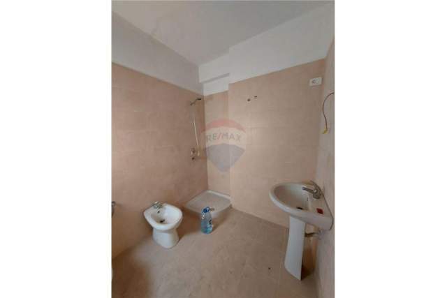 Vlore, shitet apartament 1+1+BLK Kati 2, 75 m² 52.000 Euro (Rruga Ate Kristo Negovani)