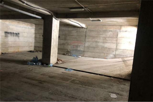 Vlore, shitet garazh Kati -1, 30 m² 16.000 Euro (Rruga Cajupi)
